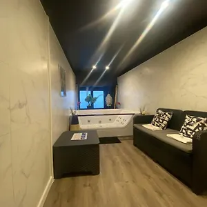 Jacuzzi En Duplex à 5 Minutes Du Centre Ville à Pied Lyon